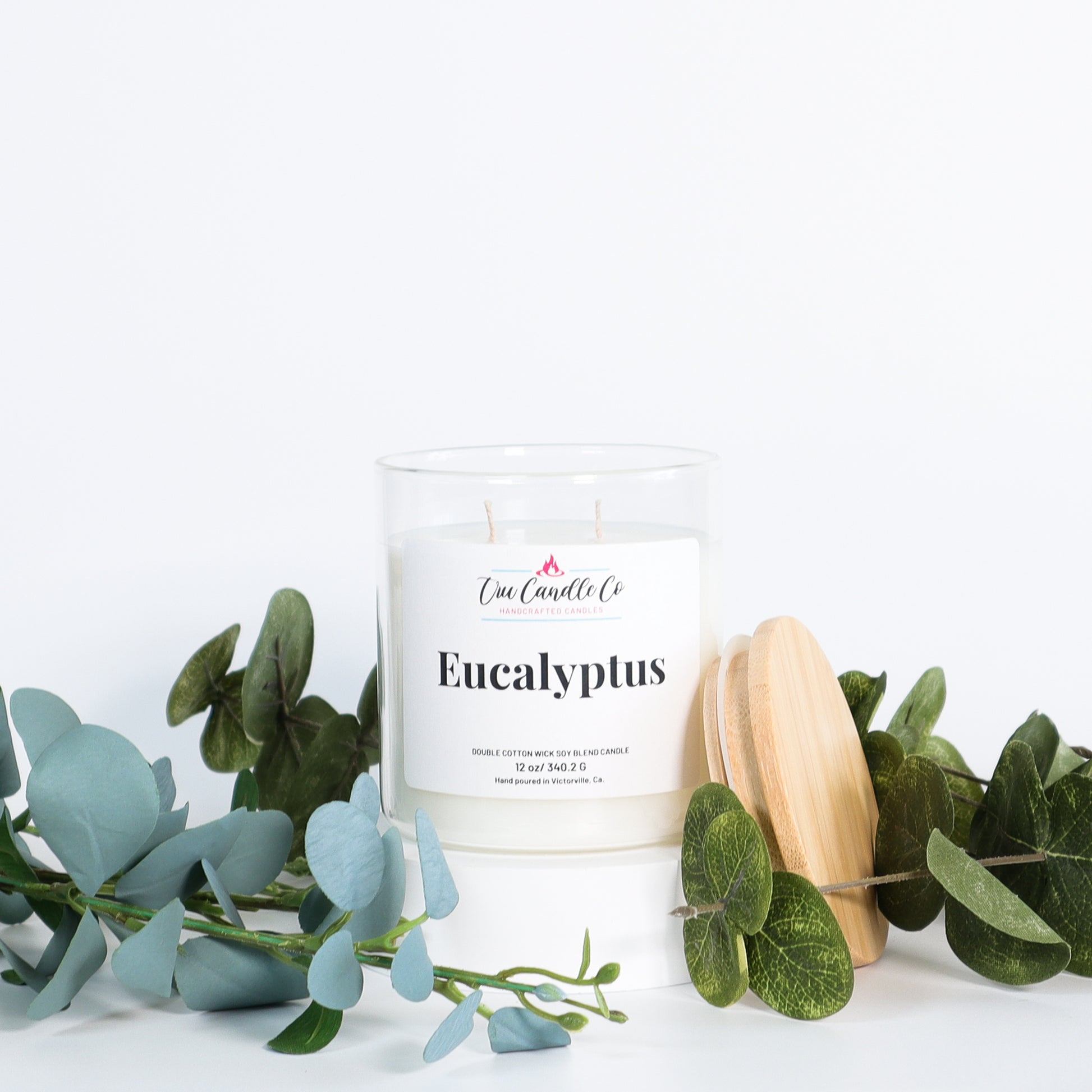 eucalyptus candle with notes of mint and greens make this a relaxing candle